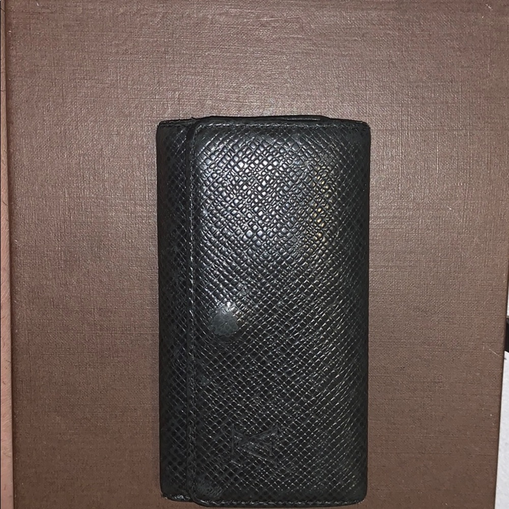 Louis Vuitton authentic 4 key chain holder